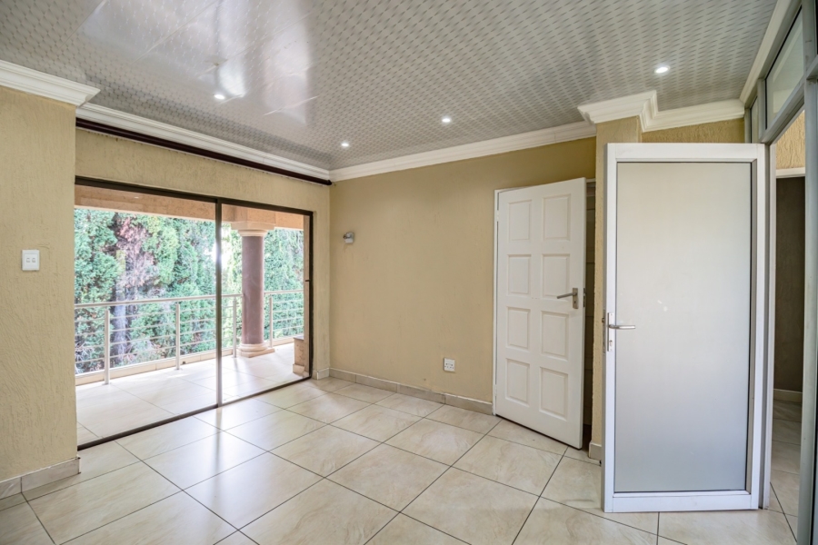 6 Bedroom Property for Sale in Edleen Gauteng
