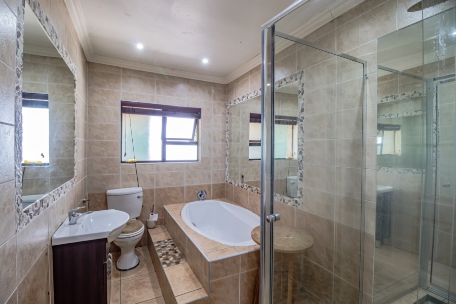 6 Bedroom Property for Sale in Edleen Gauteng