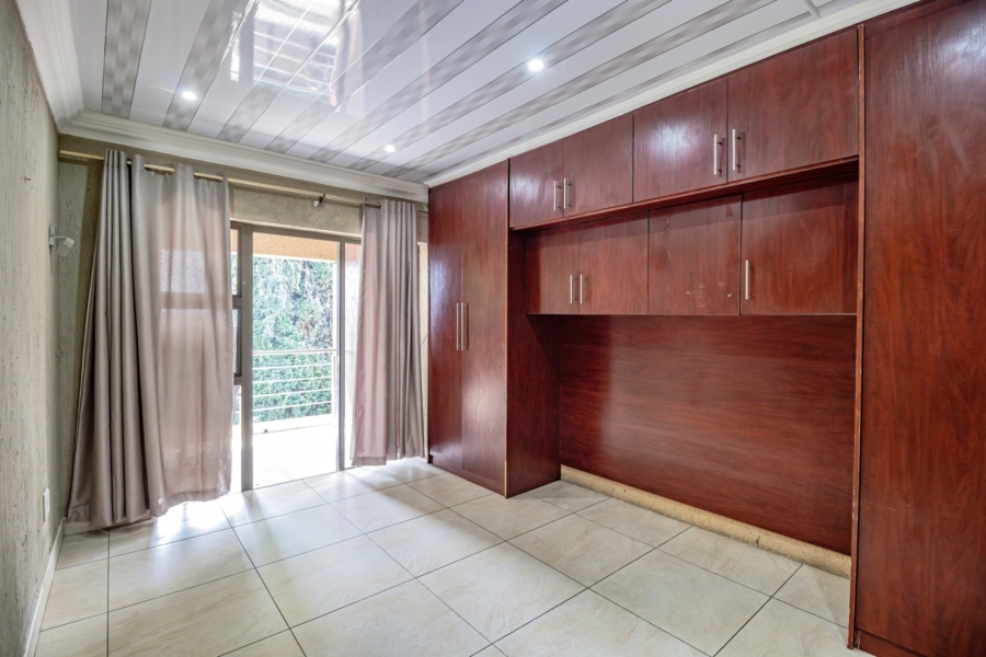 6 Bedroom Property for Sale in Edleen Gauteng