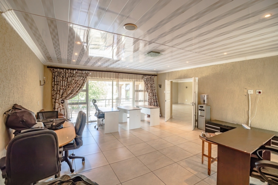 6 Bedroom Property for Sale in Edleen Gauteng