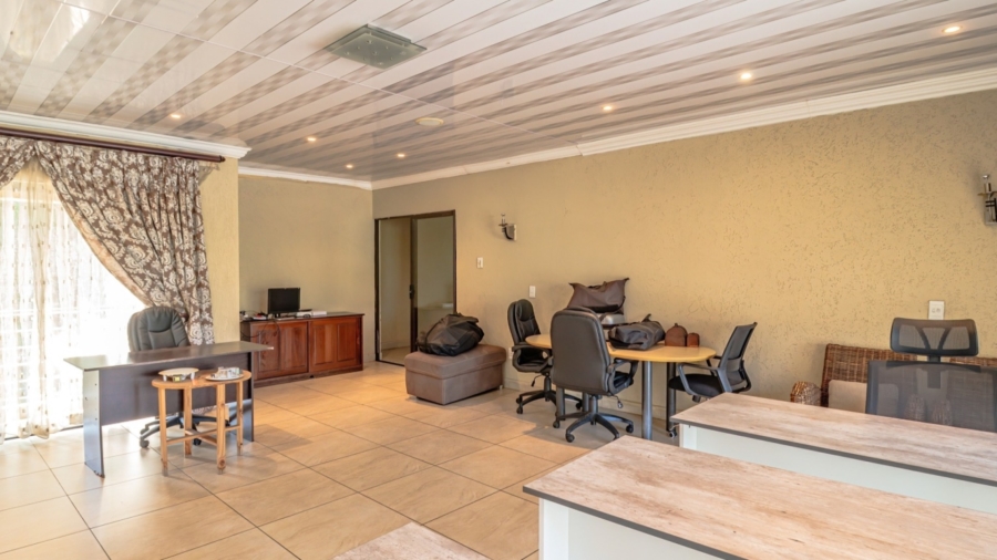 6 Bedroom Property for Sale in Edleen Gauteng