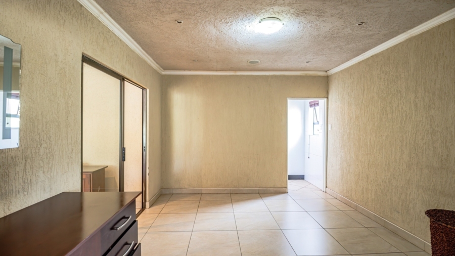 6 Bedroom Property for Sale in Edleen Gauteng