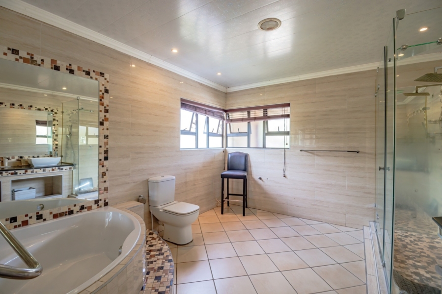 6 Bedroom Property for Sale in Edleen Gauteng