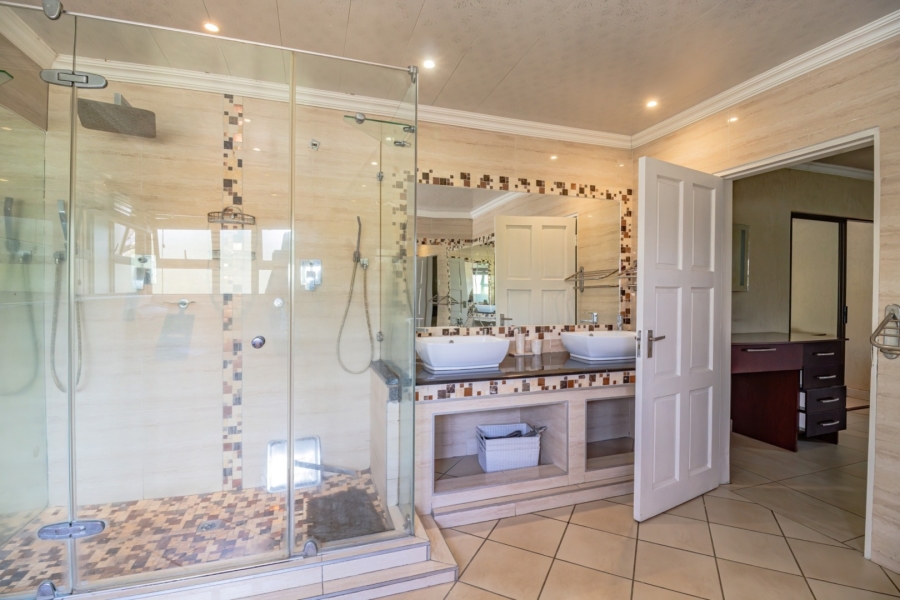 6 Bedroom Property for Sale in Edleen Gauteng