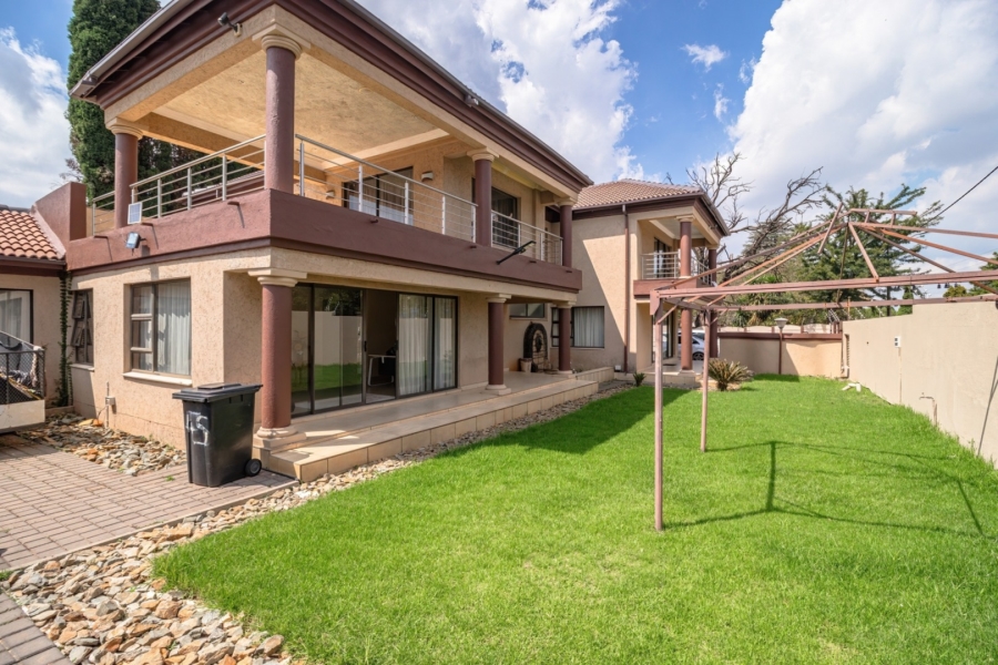 6 Bedroom Property for Sale in Edleen Gauteng