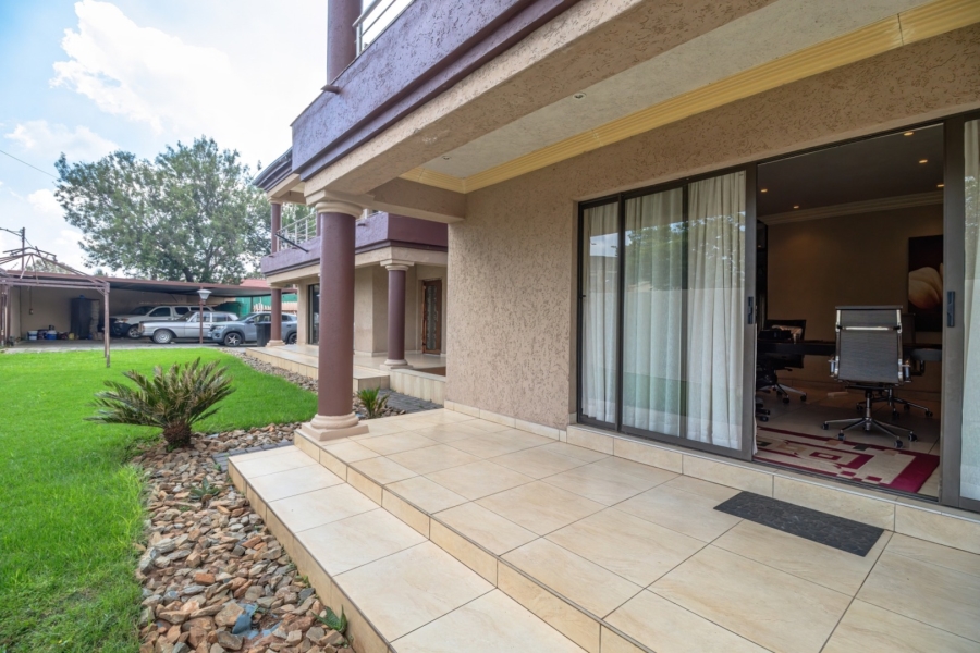 6 Bedroom Property for Sale in Edleen Gauteng