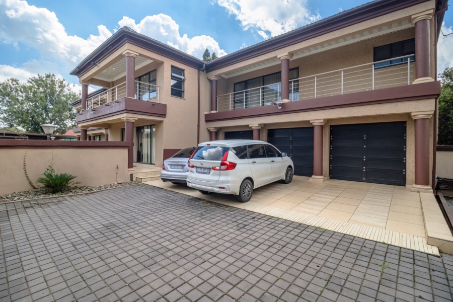 6 Bedroom Property for Sale in Edleen Gauteng