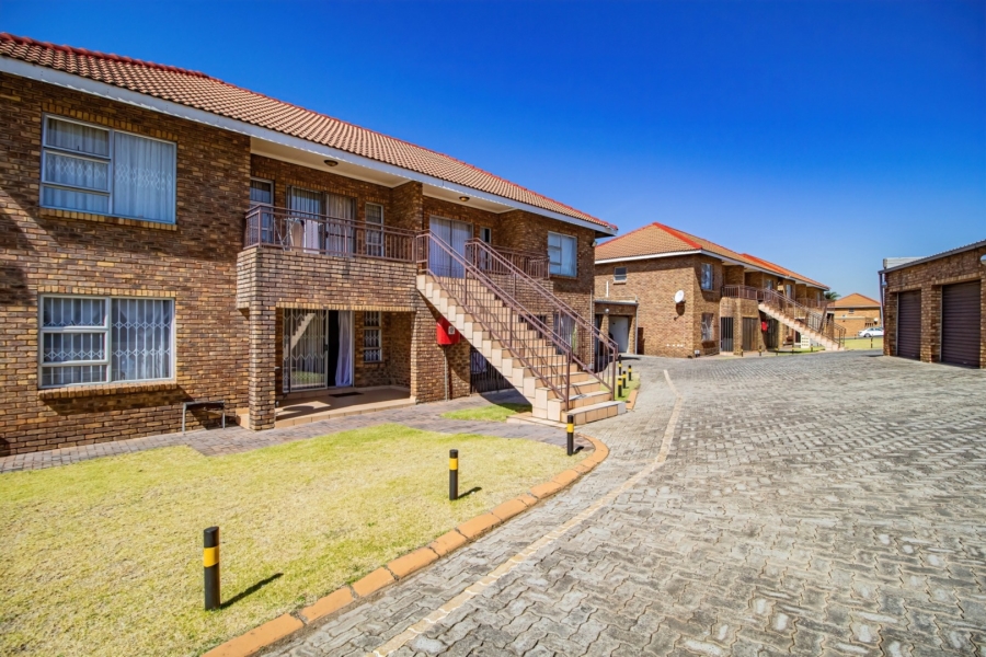 2 Bedroom Property for Sale in Birchleigh Gauteng