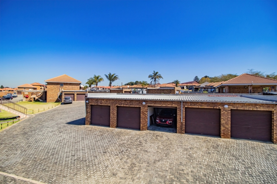 2 Bedroom Property for Sale in Birchleigh Gauteng