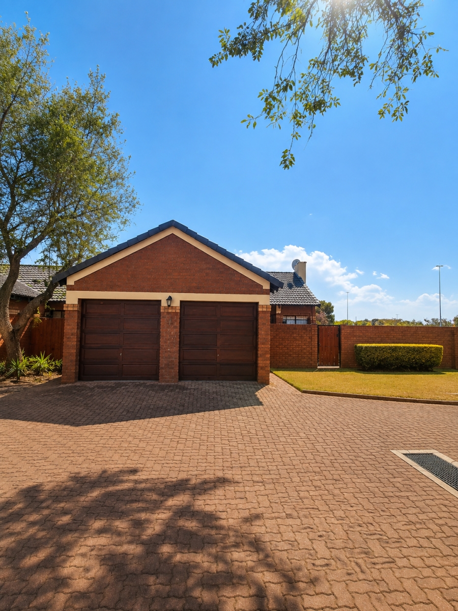 3 Bedroom Property for Sale in Monavoni Gauteng