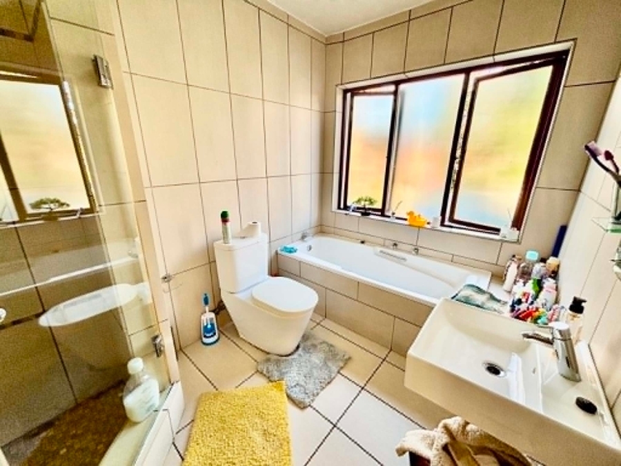 To Let 3 Bedroom Property for Rent in Morningside Gauteng