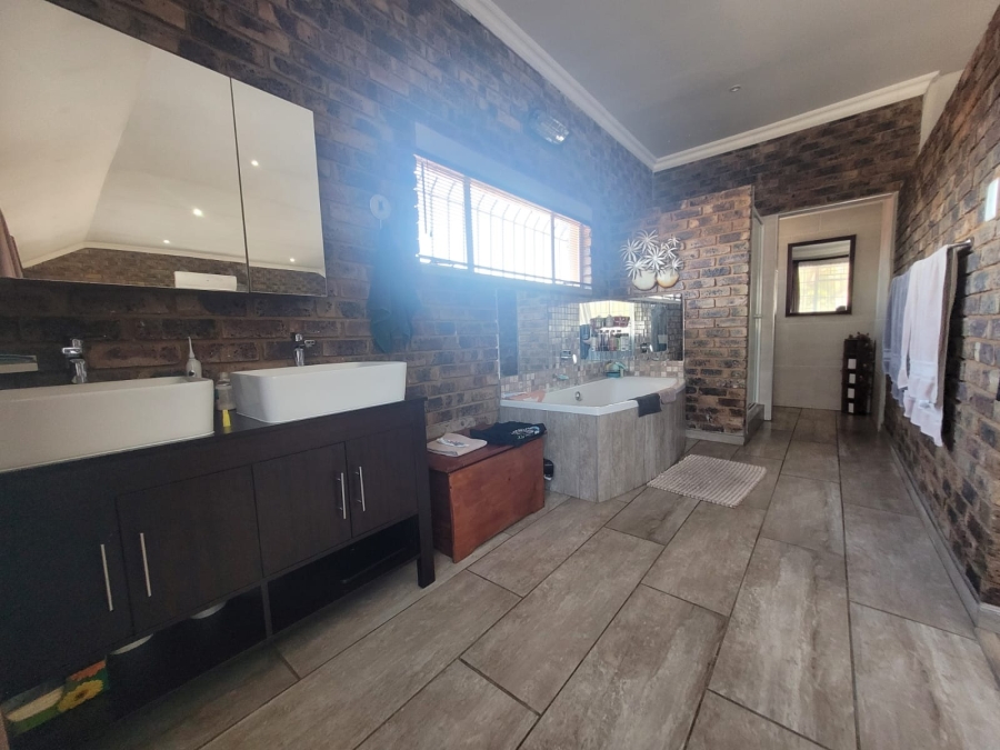 4 Bedroom Property for Sale in Kilner Park Gauteng