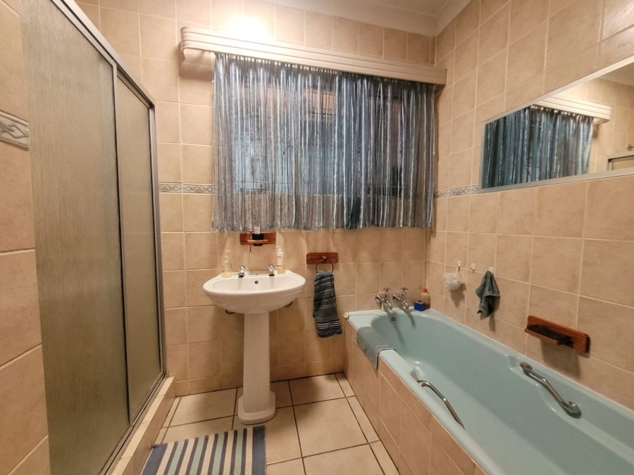 4 Bedroom Property for Sale in Kilner Park Gauteng
