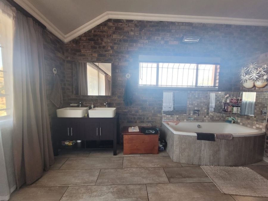 4 Bedroom Property for Sale in Kilner Park Gauteng