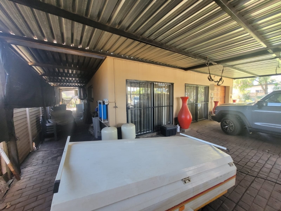 4 Bedroom Property for Sale in Kilner Park Gauteng