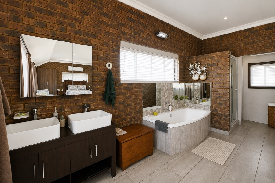 4 Bedroom Property for Sale in Kilner Park Gauteng
