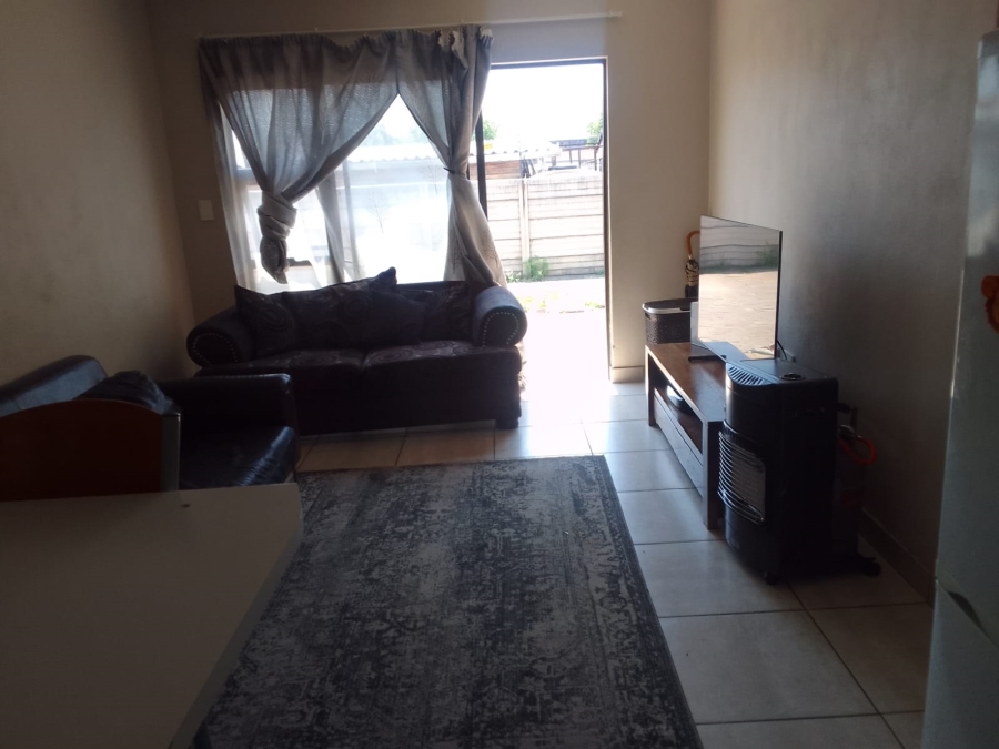 2 Bedroom Property for Sale in Pretoria North Gauteng