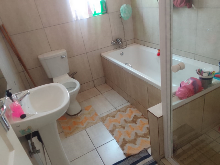 2 Bedroom Property for Sale in Pretoria North Gauteng