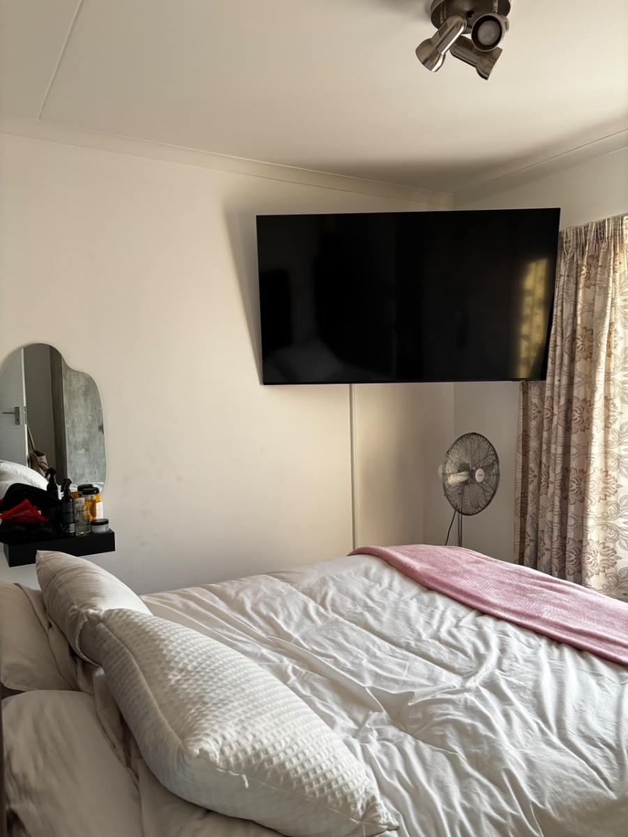 2 Bedroom Property for Sale in Noordwyk Gauteng