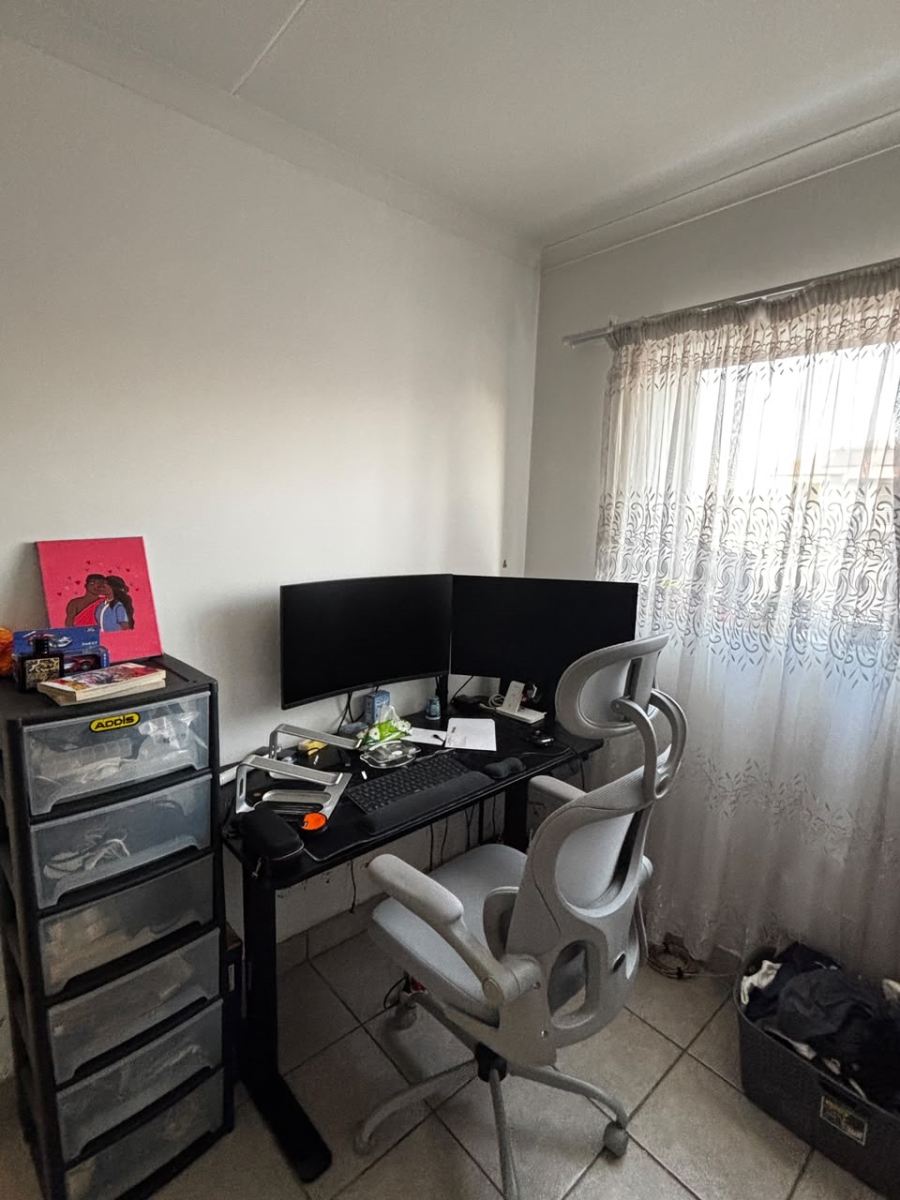 2 Bedroom Property for Sale in Noordwyk Gauteng