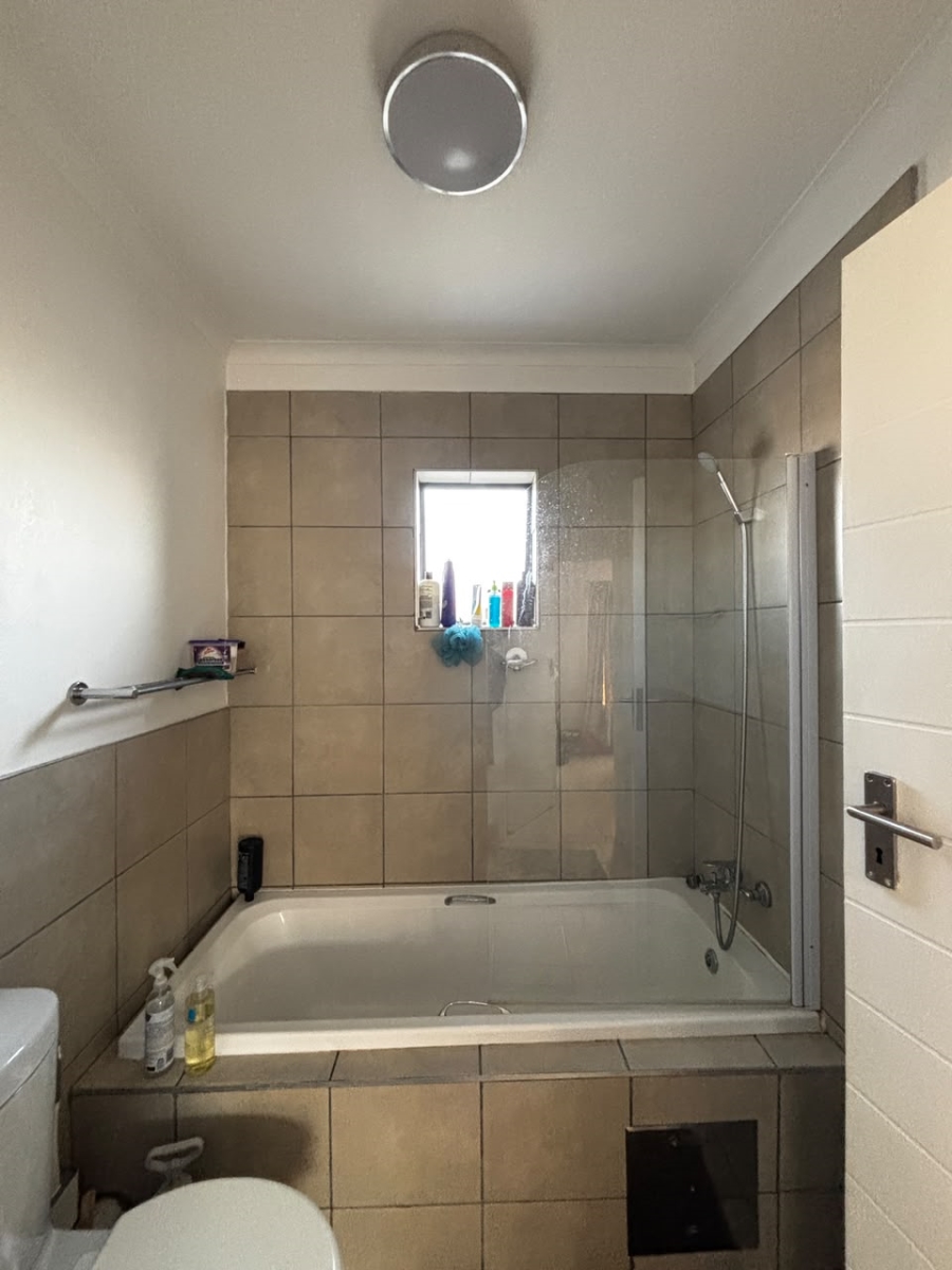 2 Bedroom Property for Sale in Noordwyk Gauteng