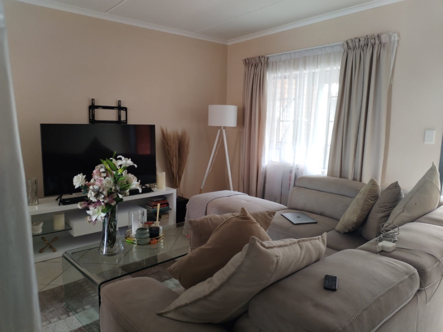 2 Bedroom Property for Sale in Noordwyk Gauteng