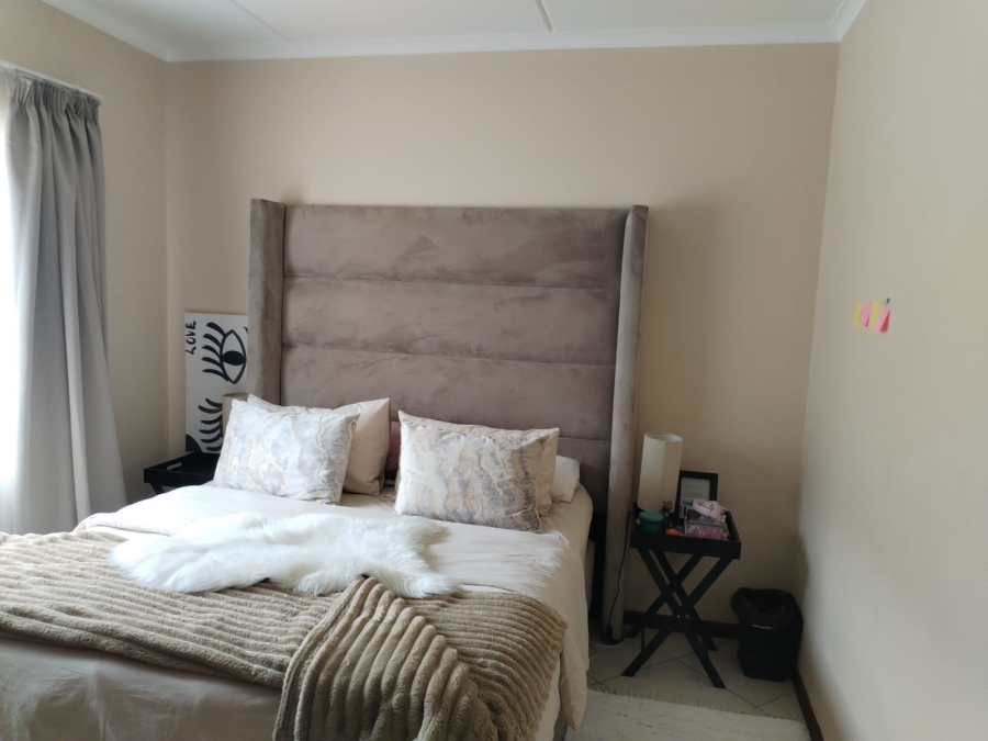 2 Bedroom Property for Sale in Noordwyk Gauteng
