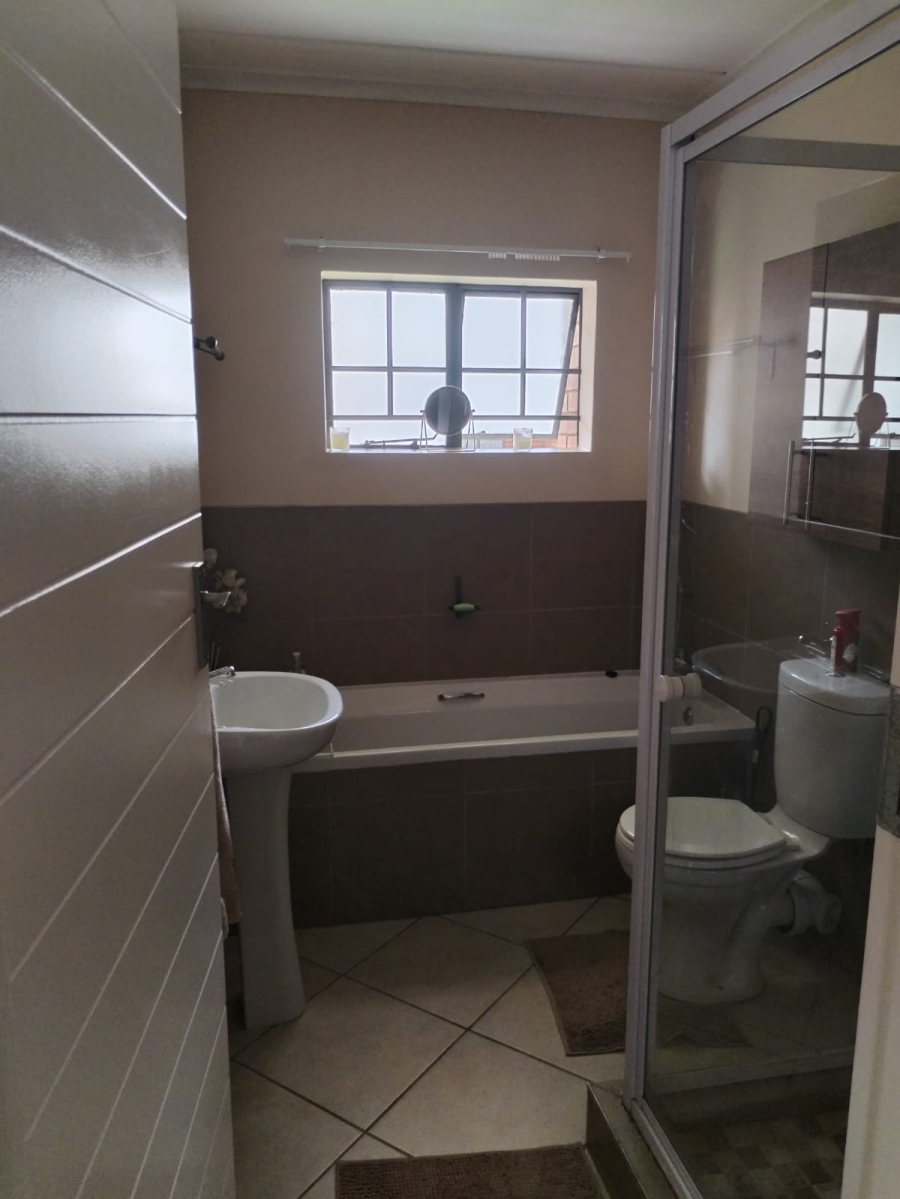 2 Bedroom Property for Sale in Noordwyk Gauteng