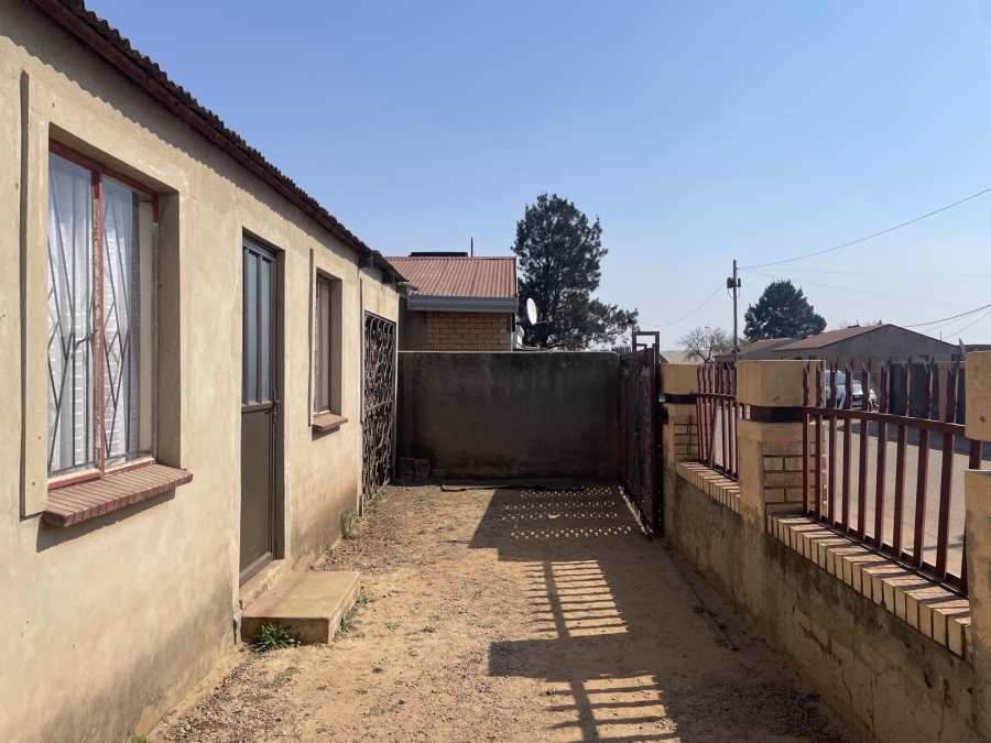 4 Bedroom Property for Sale in Tokoza Gauteng