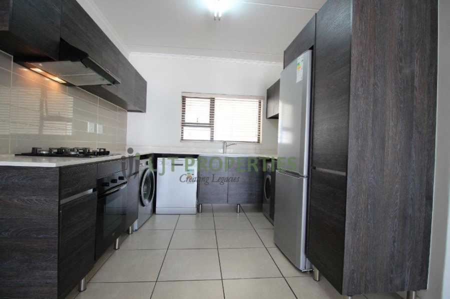 To Let 2 Bedroom Property for Rent in Bryanston Gauteng