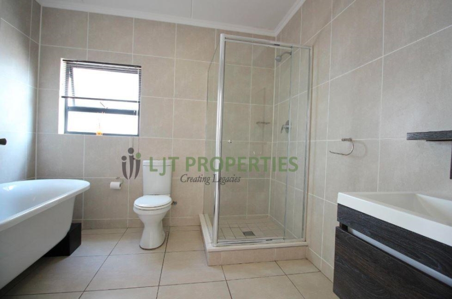 To Let 2 Bedroom Property for Rent in Bryanston Gauteng