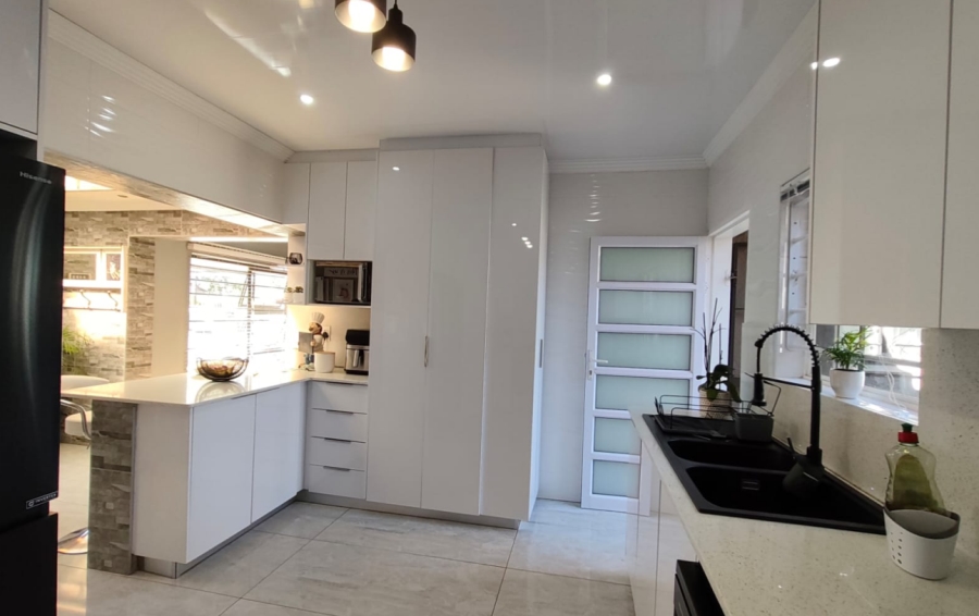 4 Bedroom Property for Sale in Brackendowns Gauteng