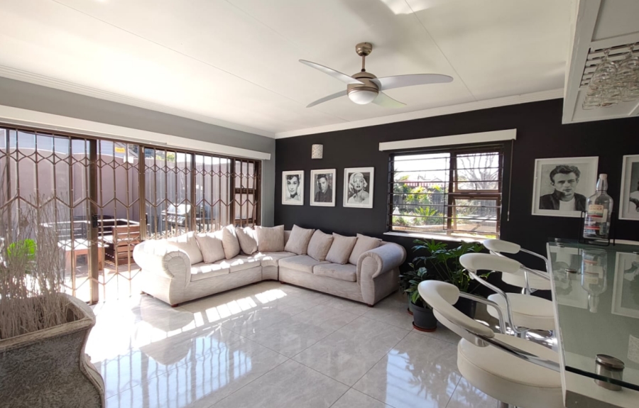 4 Bedroom Property for Sale in Brackendowns Gauteng