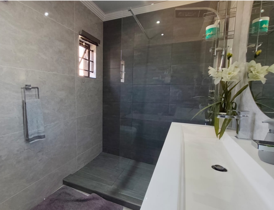 4 Bedroom Property for Sale in Brackendowns Gauteng