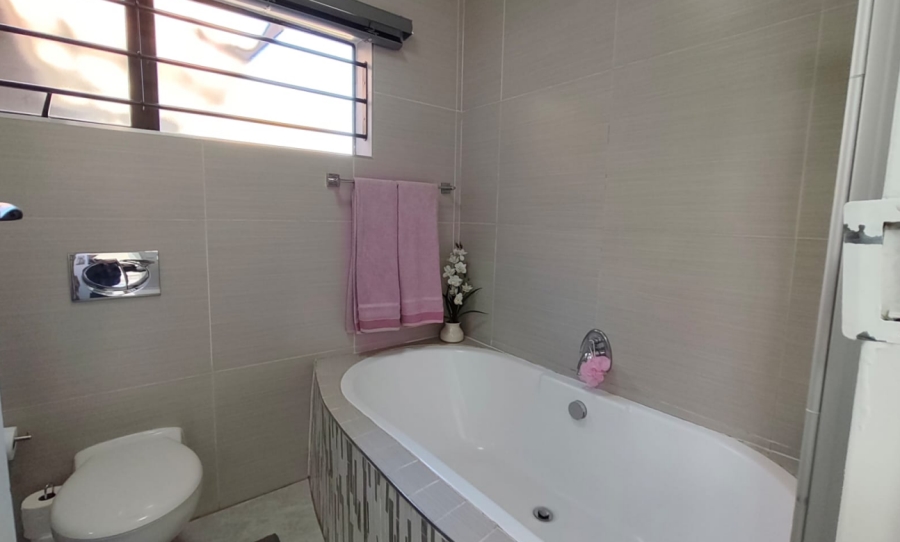 4 Bedroom Property for Sale in Brackendowns Gauteng