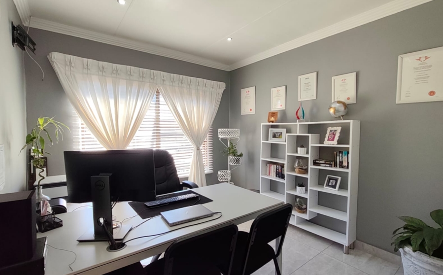 4 Bedroom Property for Sale in Brackendowns Gauteng