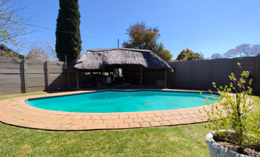 4 Bedroom Property for Sale in Brackendowns Gauteng
