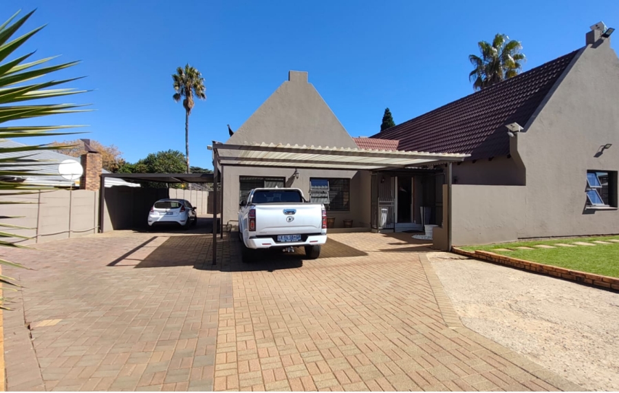 4 Bedroom Property for Sale in Brackendowns Gauteng
