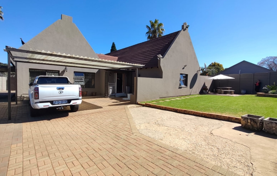4 Bedroom Property for Sale in Brackendowns Gauteng