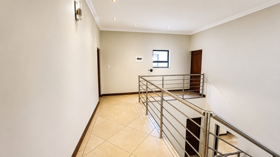 To Let 5 Bedroom Property for Rent in Midfield Estate Gauteng