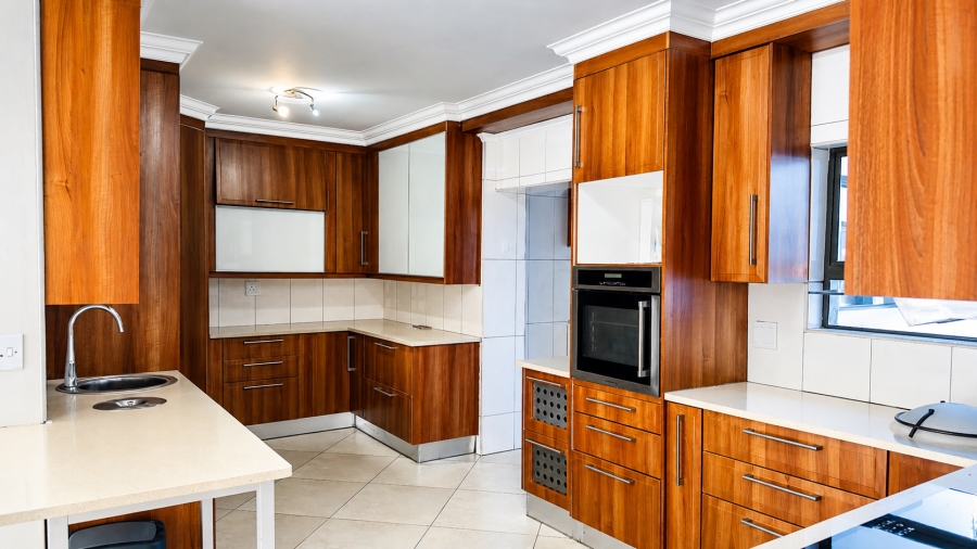To Let 5 Bedroom Property for Rent in Midfield Estate Gauteng