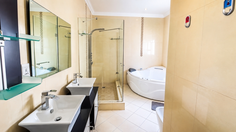 To Let 5 Bedroom Property for Rent in Midfield Estate Gauteng