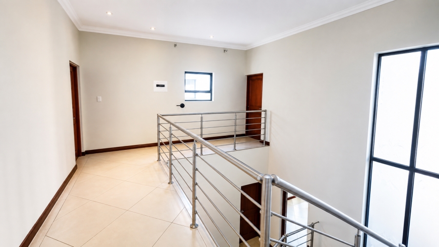 To Let 5 Bedroom Property for Rent in Midfield Estate Gauteng