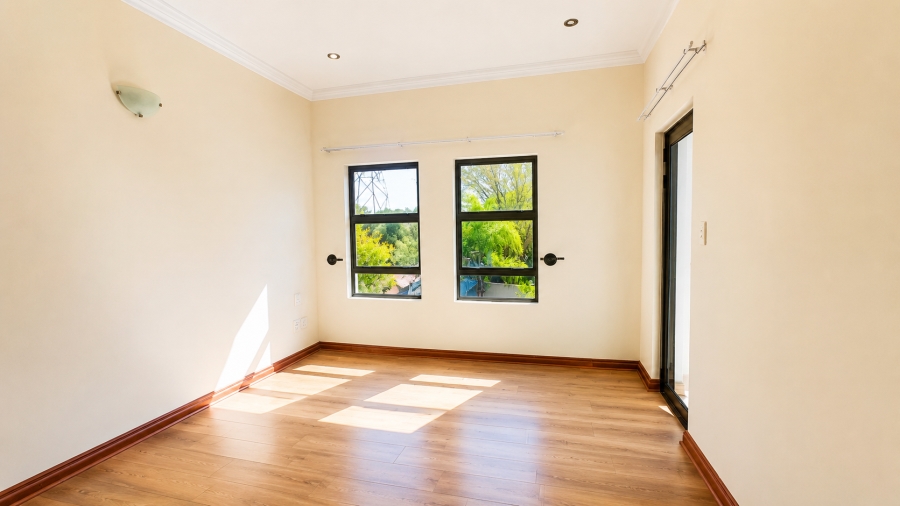 To Let 5 Bedroom Property for Rent in Midfield Estate Gauteng