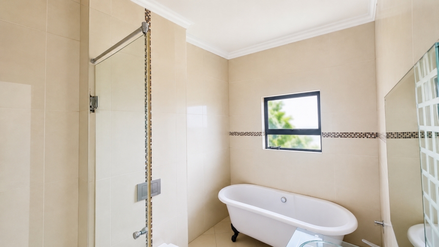 To Let 5 Bedroom Property for Rent in Midfield Estate Gauteng