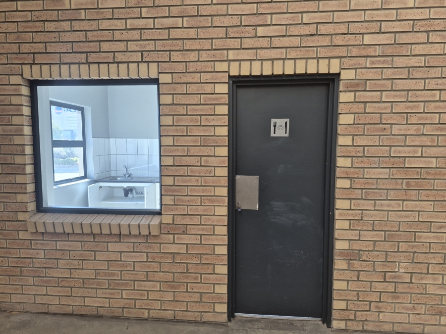 To Let Commercial Property for Rent in Gosforth Park Gauteng