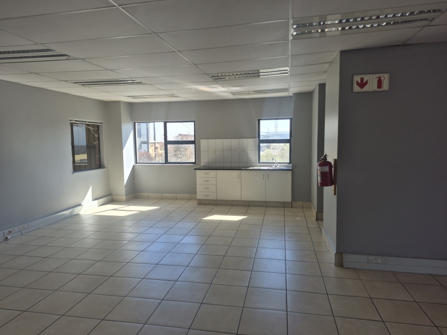 To Let Commercial Property for Rent in Gosforth Park Gauteng