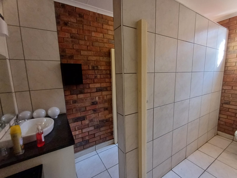 To Let Commercial Property for Rent in Bram Fischerville Gauteng