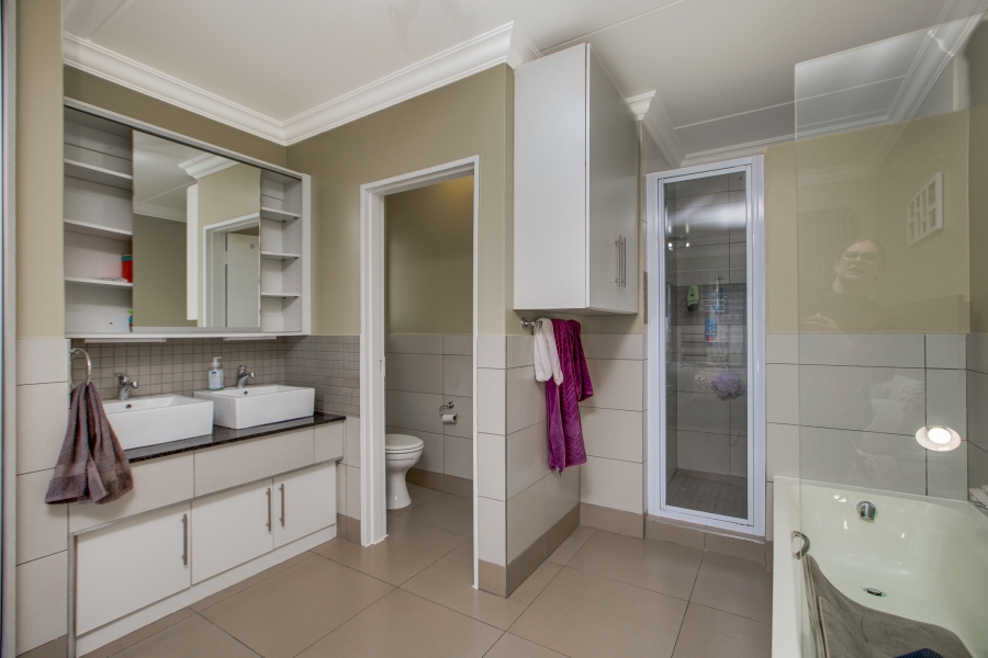 3 Bedroom Property for Sale in Broadacres Gauteng