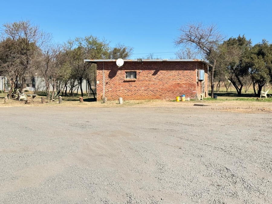 1 Bedroom Property for Sale in Leeuwfontein Gauteng